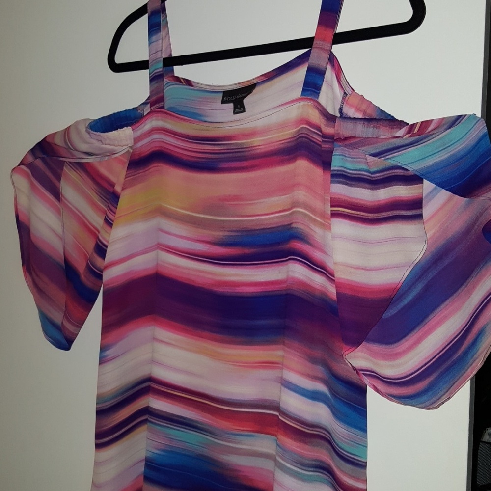 🌻Bold Elements Cold Shoulder Top